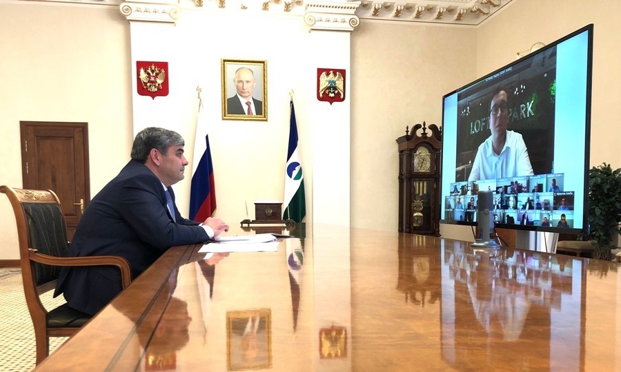 Казбек Коков провел видеосовещание с предпринимателями республики