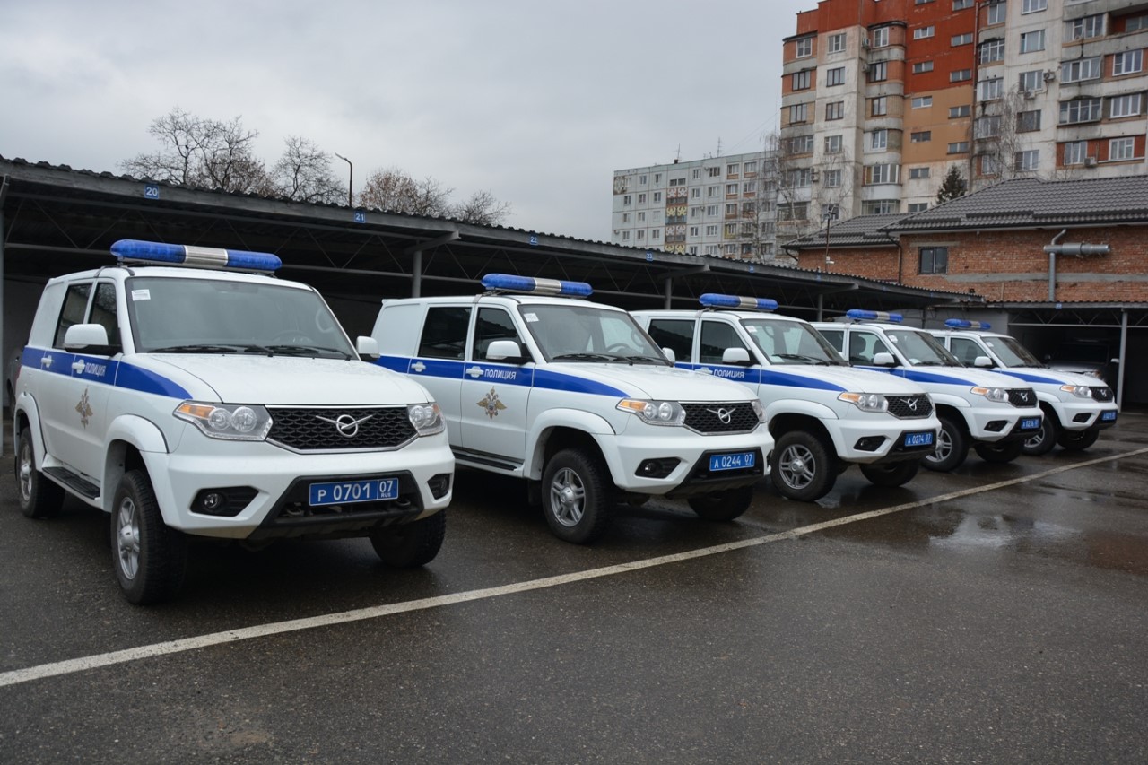 В КБР полицейские получили служебные автомашины