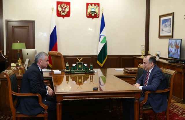 Юрий Коков поздравил президента Абхазии