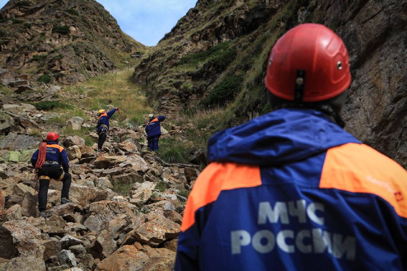 Спасатели выдвинулись на помощь альпинисту в Безенгийское ущелье