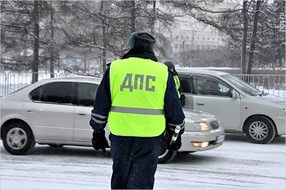 Астраханского автоинспектора в КБР подозревают в получении взятки