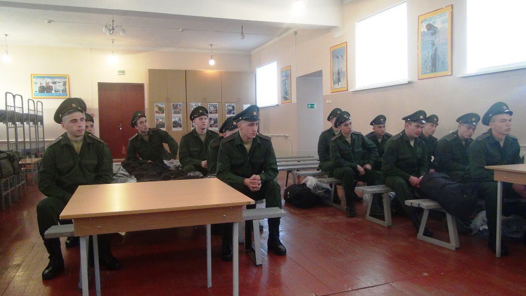 В военном комиссариате КБР провели беседы с призывниками