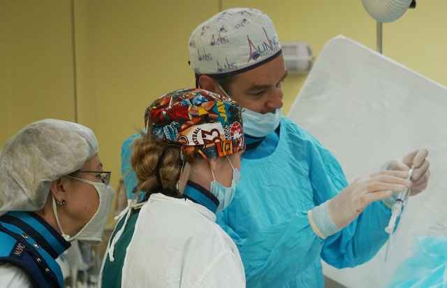 Хирурги из Санкт-Петербурга оперируют в Нальчике