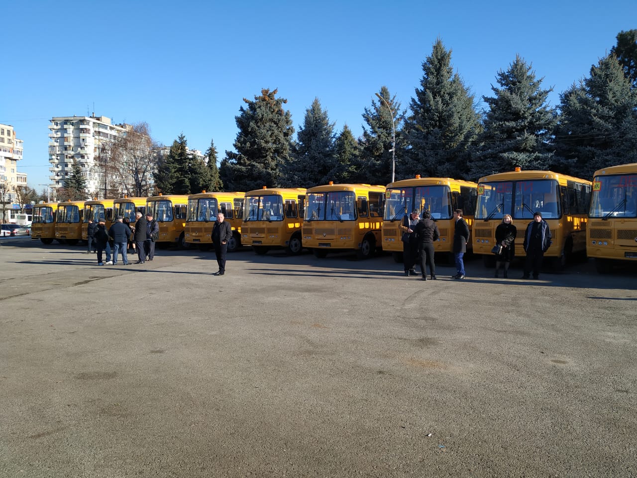 Кабардино-Балкария получила новые автомобили скорой помощи и школьные автобусы