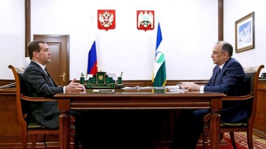 Глава КБР поздравил Дмитрия Медведева