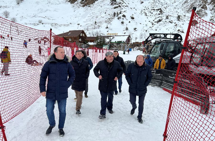 Глава КБР Казбек Коков проверил готовность курорта «Эльбрус» к горнолыжному сезону