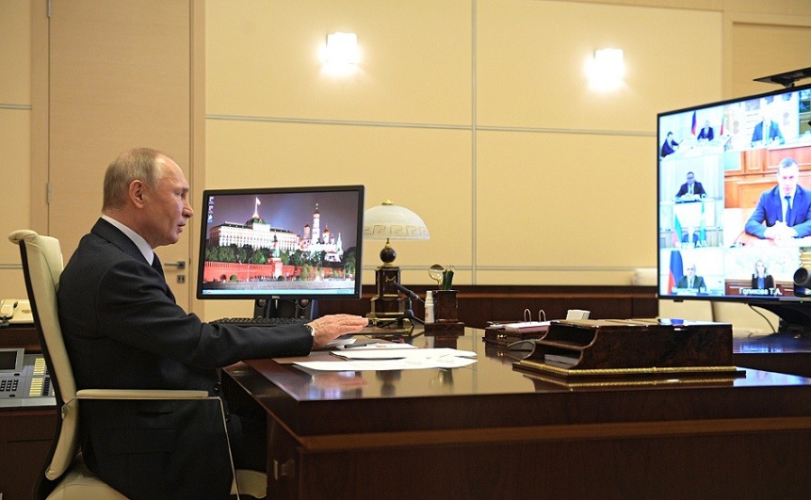 Владимир Путин предложил направить 200 миллиардов рублей на поддержку регионов