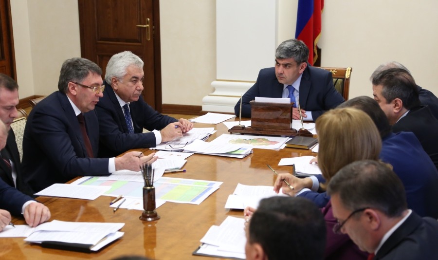 Казбек Коков провел совещание по вопросам соблюдения законодательства в градостроительной деятельности