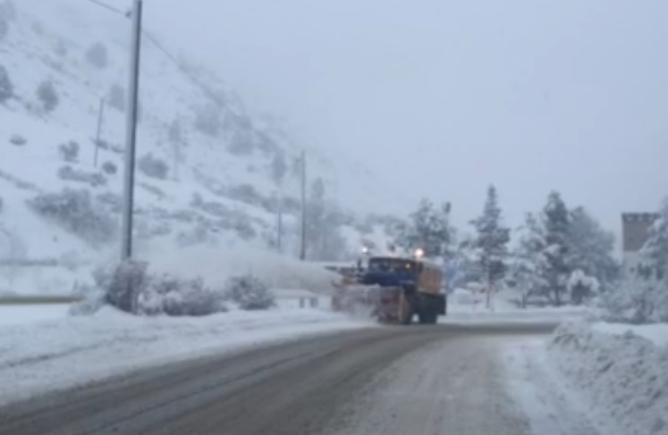 В  Приэльбрусье дороги расчищают от снега