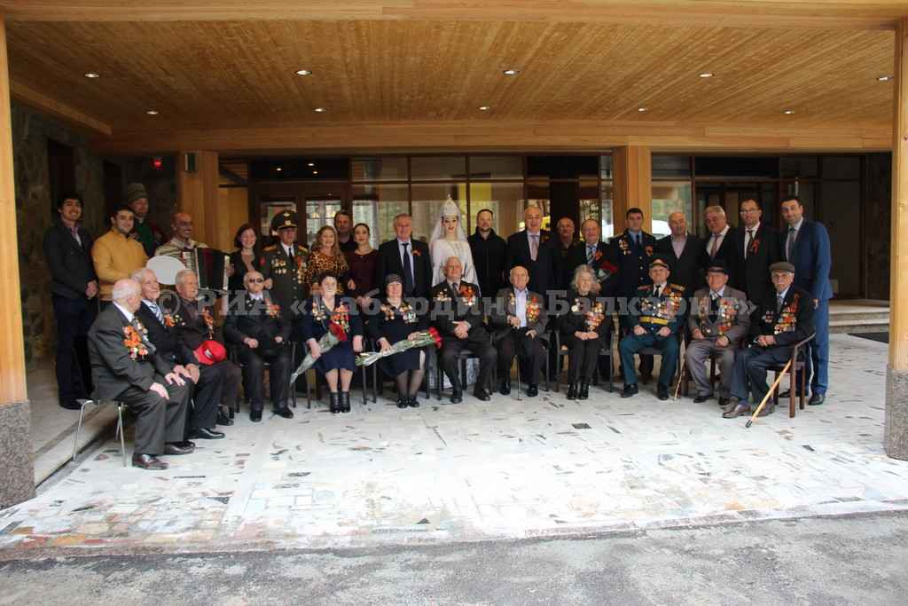 Ветеранов поздравили в пансионате «Приэльбрусье»