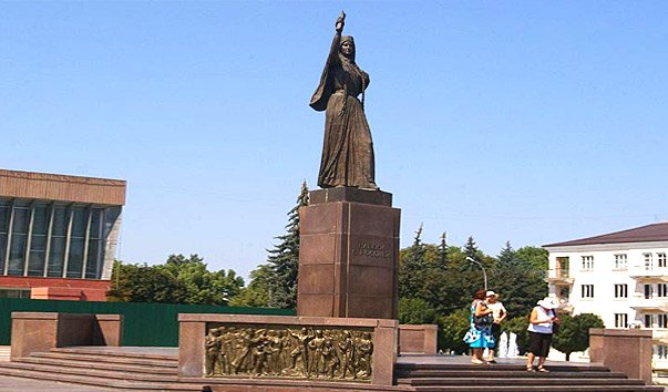 Памятник «Навеки с Россией» начинают ремонтировать