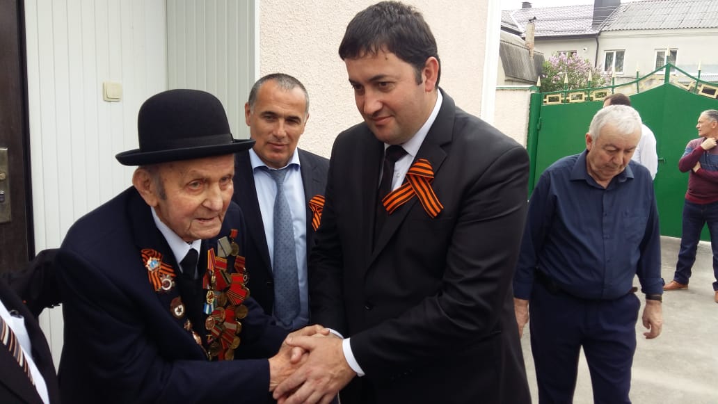 Хусей Ульбашев принимал поздравления с Днем Победы