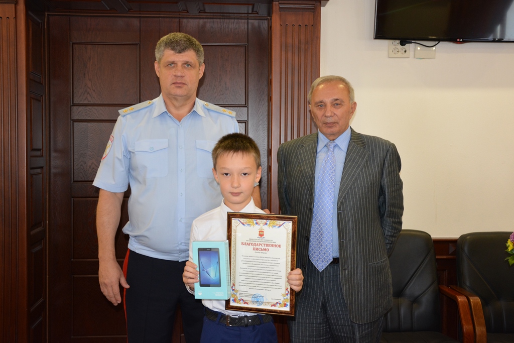 Министр внутренних дел Кабардино-Балкарии поздравил победителей конкурса «Полицейский Дядя Степа» 
