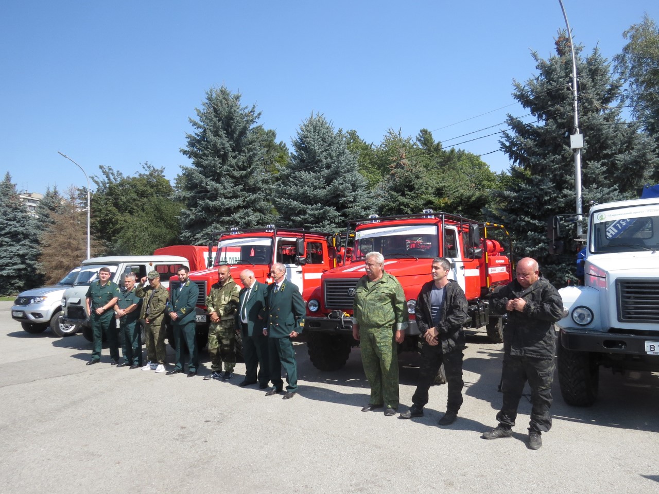 В Нальчике лесхозам вручали пожарные машины
