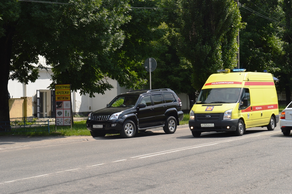 Автоинспекторы и медики Нальчика проверили готовность водителей пропускать автомобили «скорой помощи» 
