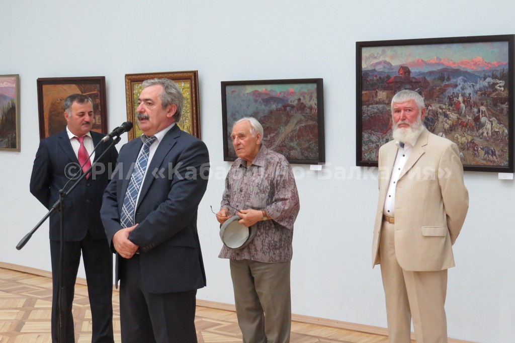 Перед праздником в Национальном музее КБР открылось две выставки