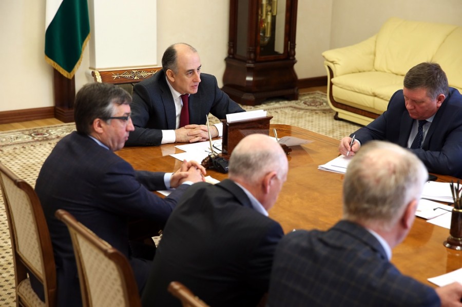 Юрий Коков провел совещание с руководством правительства по вопросам эффективного использования федеральных субсидий