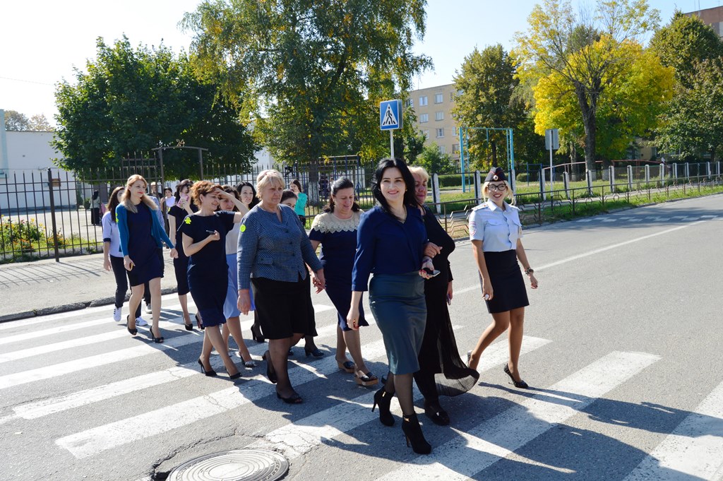 В День учителя педагоги Кабардино-Балкарии прошли по пешеходным переходам 