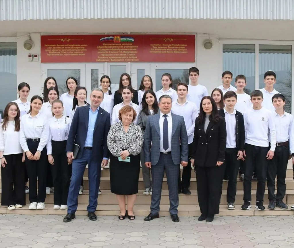Школьники Терека встретились с министром цифрового развития 