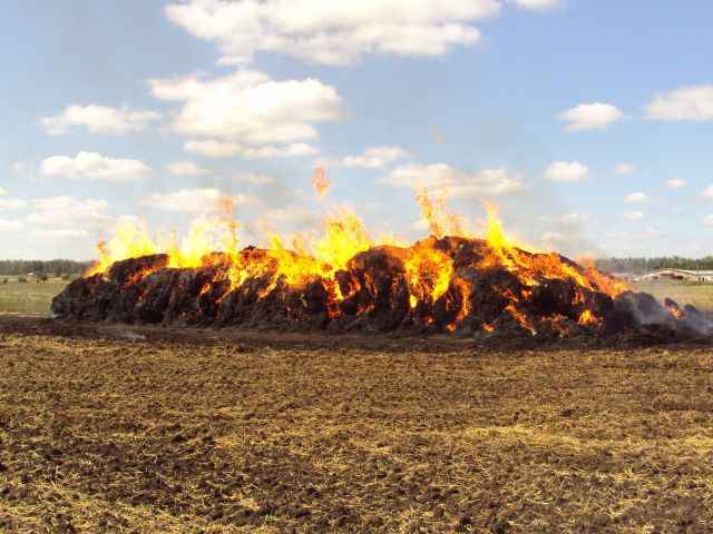 В Инаркое сгорело 3 тонны соломы