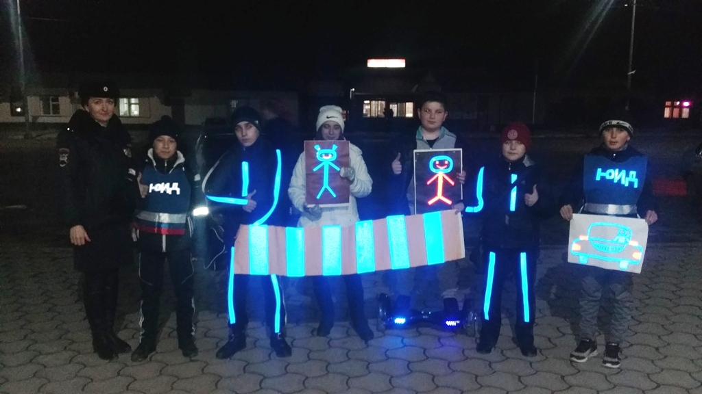 Сельские школьники Кабардино-Балкарии рассказали пешеходам о кампании «Сложности перехода» в темноте 