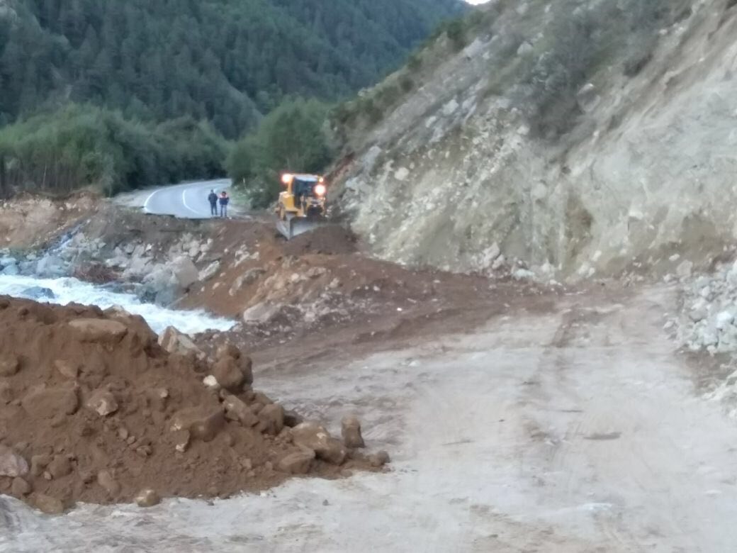В Приэльбрусье дорожники  ликвидировали самый большой  размыв на трассе Баксан-Эльбрус 