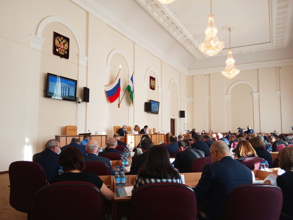 Депутатов Парламента КБР ознакомили с параметрами бюджета