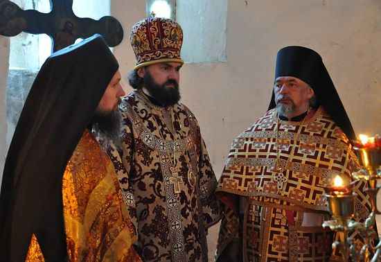 Архиепископ Феофилакт отслужил в КБР предпасхальную литургию