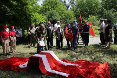 В Майском районе торжественно перезахоронили останки советских солдат