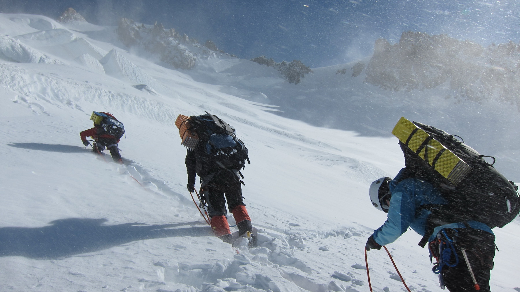 В КБР возобновили поиски пропавшего американского альпиниста