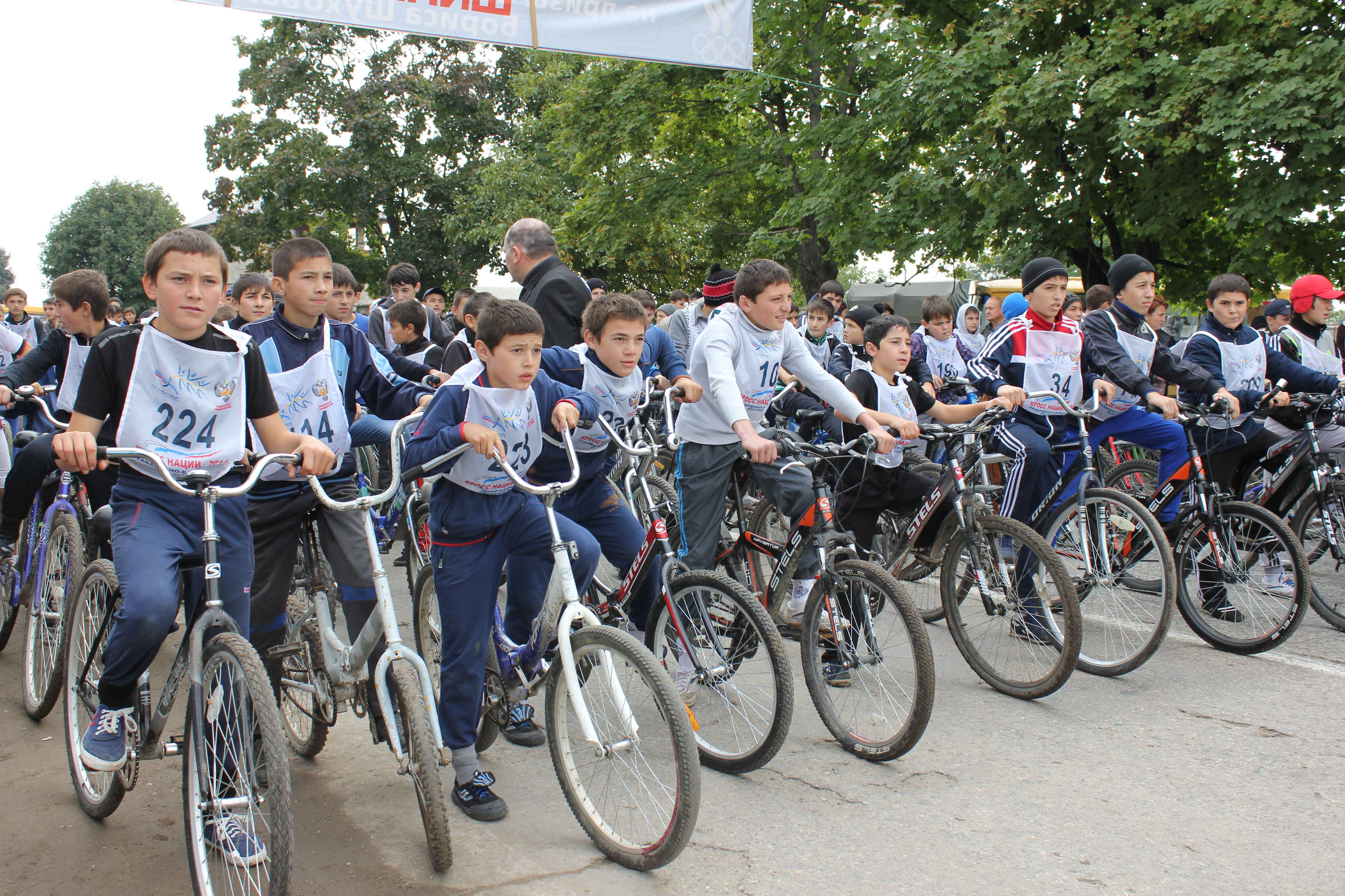 Юные велосипедисты сражались за призы Бориса Шухова