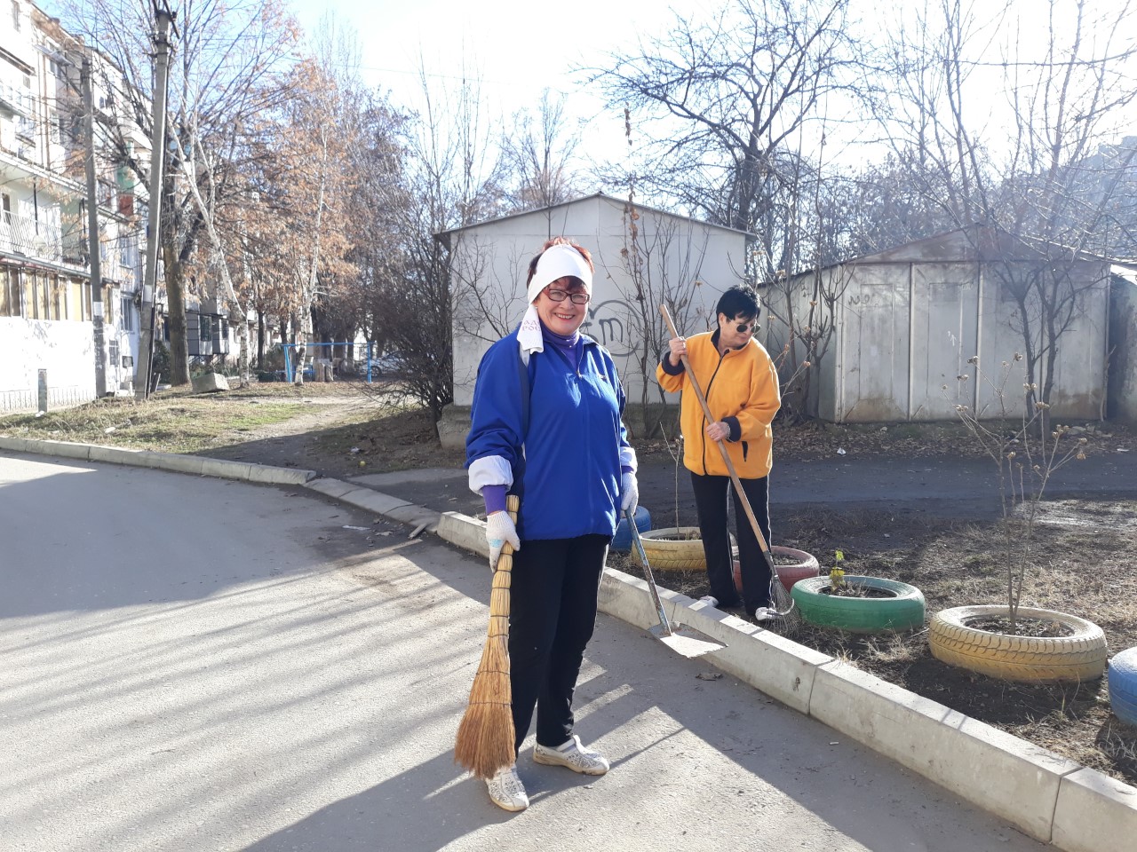 Общественницы Нальчика провели первую акцию по уборке города