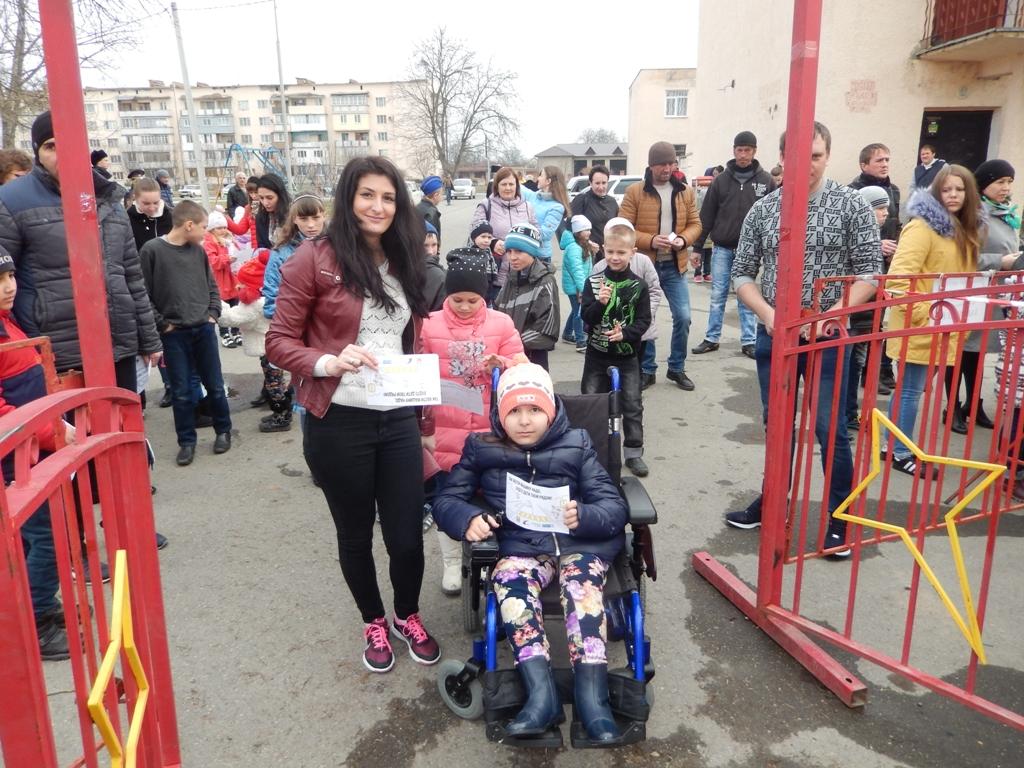 Вместе с билетом на культмассовые мероприятия Кабардино-Балкарии водители и пешеходы получают материалы кампании «Сложности перехода»