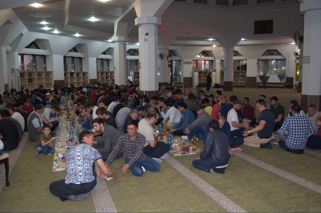 В Соборной мечети Нальчика проходят коллективные разговения