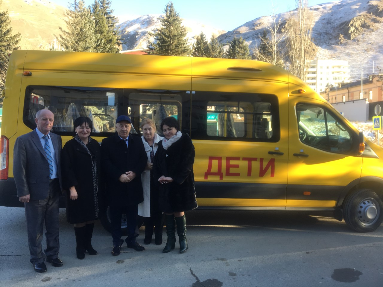 Эльбрусский район получил новые школьные автобусы