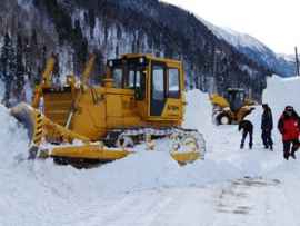 В Приэльбрусье завершены работы по расчистке дороги после лавины