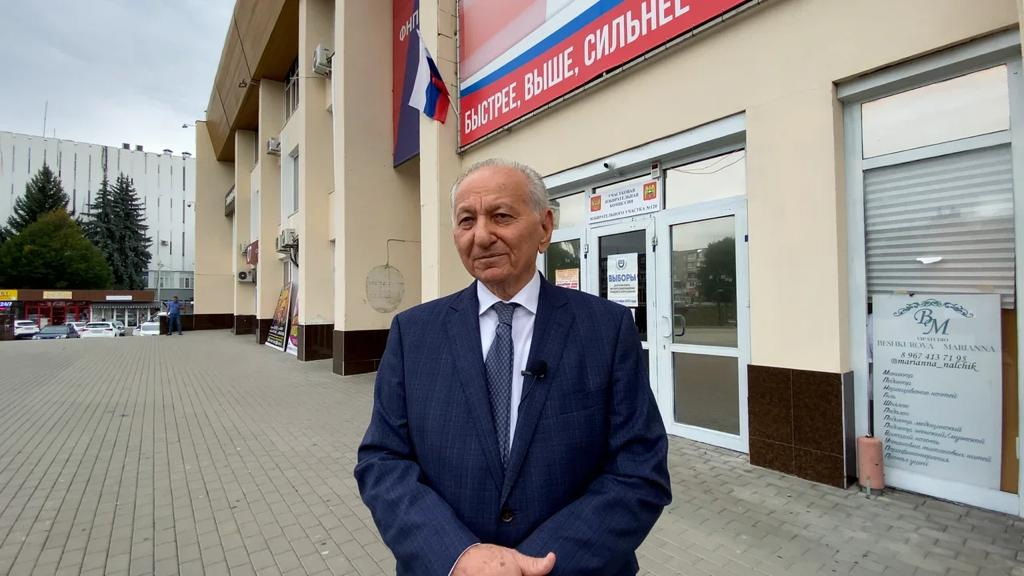На избирательном участке Кабардино-Балкарии проголосовал уполномоченный по правам человека в республике Борис Зумакулов