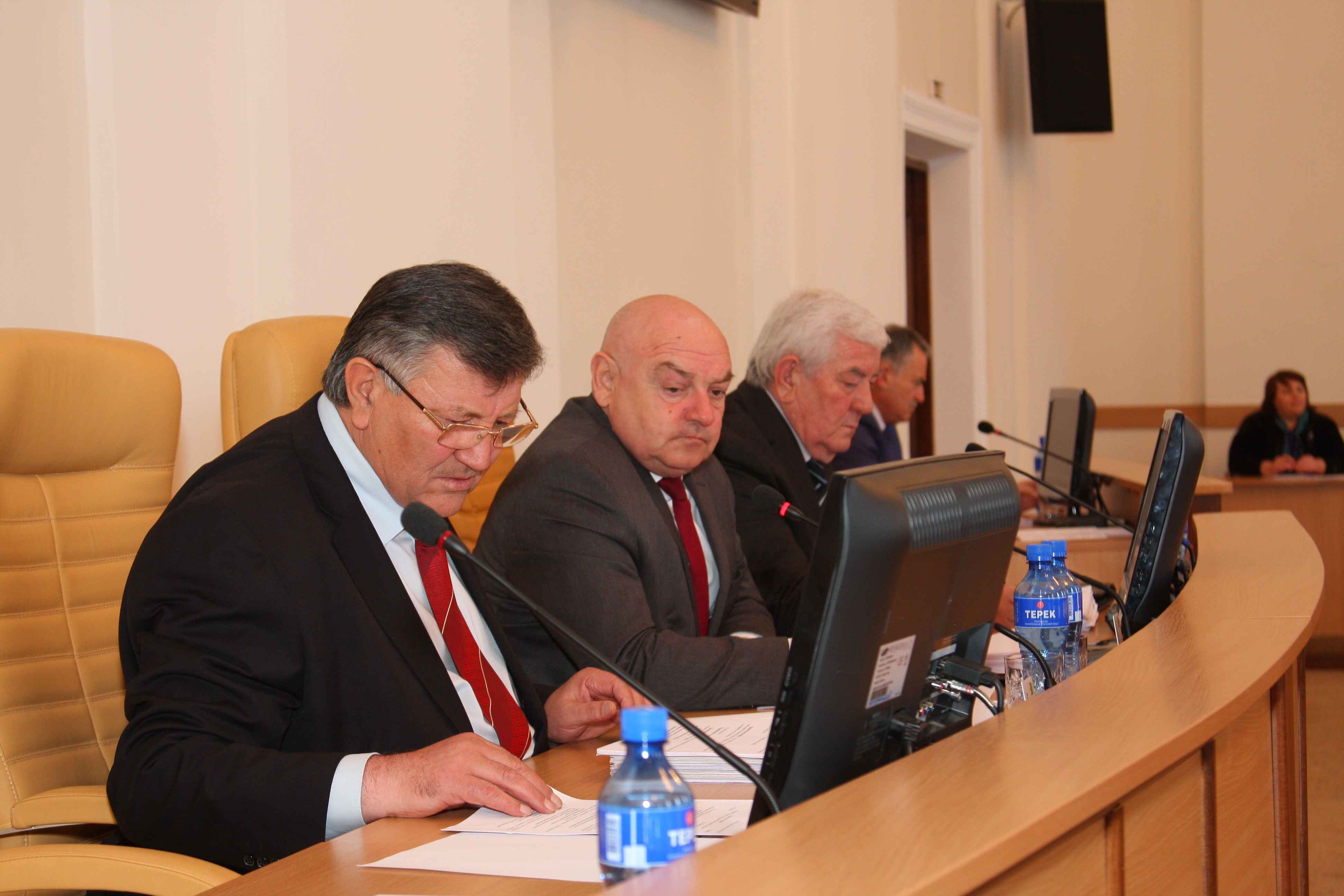 Парламент КБР досрочно прекратил полномочия трех депутатов