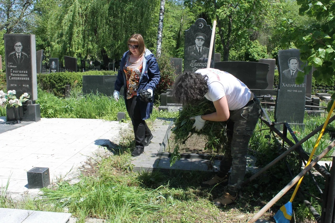 В Кабардино-Балкарии общественники привели в порядок могилы ветеранов войны