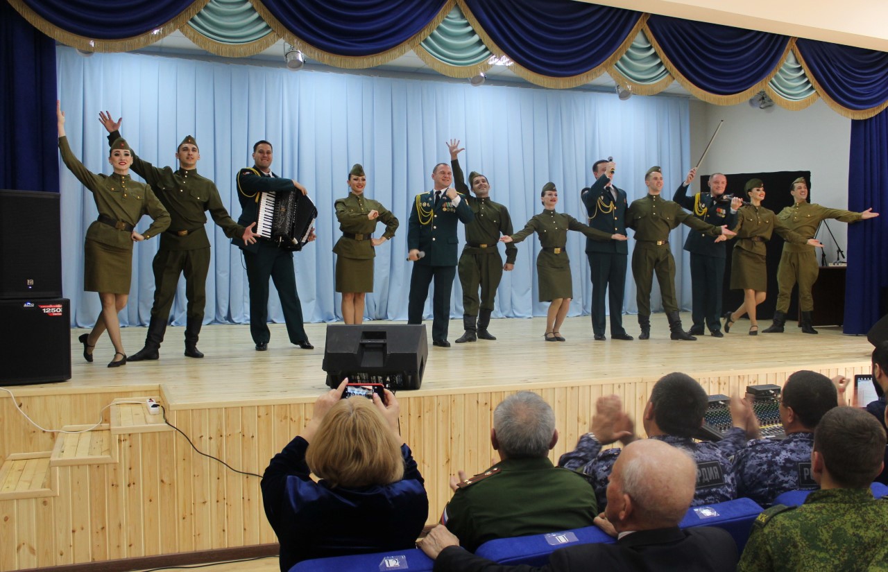 Активисты организовали концерт для кадетов