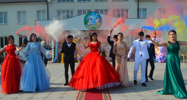 В школах Баксанского района прошли выпускные вечера  