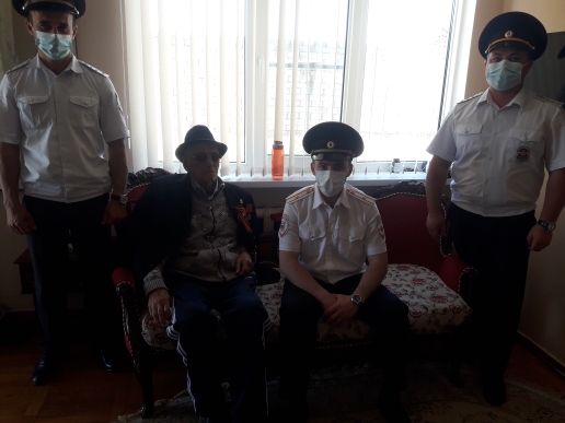 Сотрудники полиции посетили ветеранов Лескенского района 