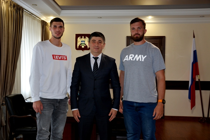 Министр спорта КБР встретился с ведущими легкоатлетами Республики