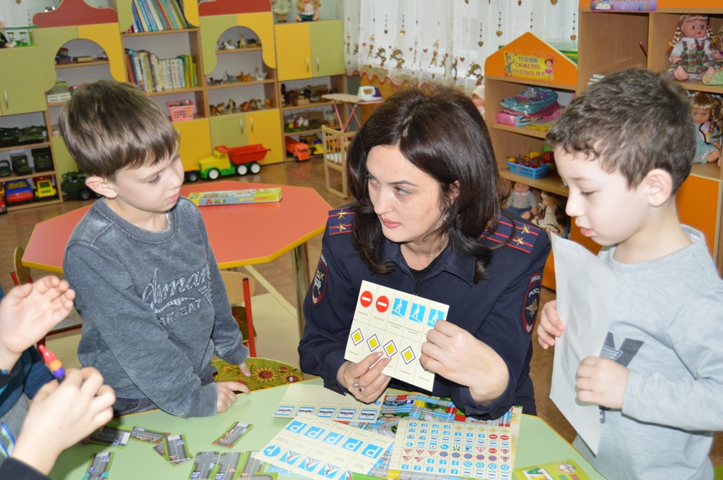 Дошкольники Кабардино-Балкарии присоединяются к кампании «Сложности перехода» с помощью обучающих игр и рисунков 