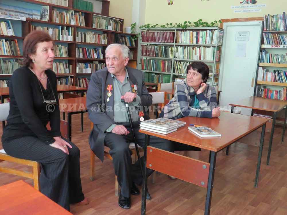 Заслуженный учитель сделал подарок библиотекам Нальчика