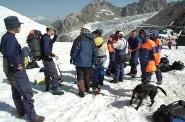 На склоне Эльбруса упал в расщелину альпинист из Башкирии