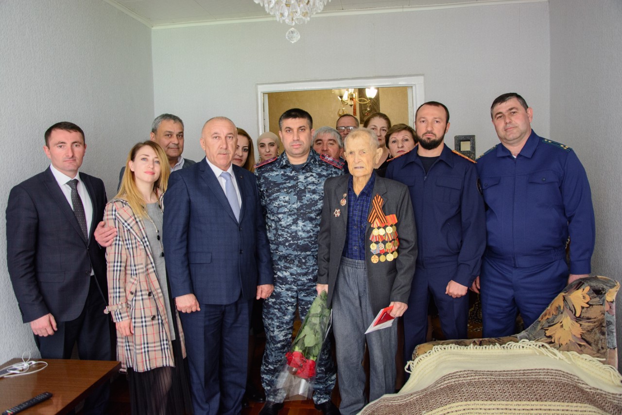 Ветеранов Эльбрусского района поздравили с наступающим Днем Победы