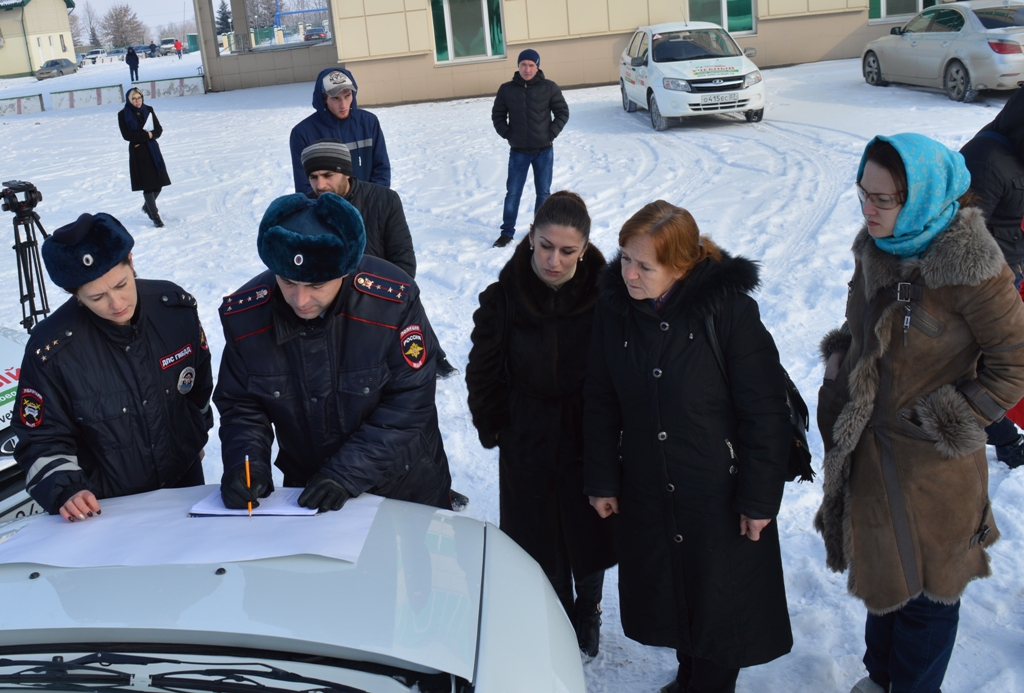 В Кабардино-Балкарии кандидаты в водители на практических занятиях изучают порядок оформления Европротокола