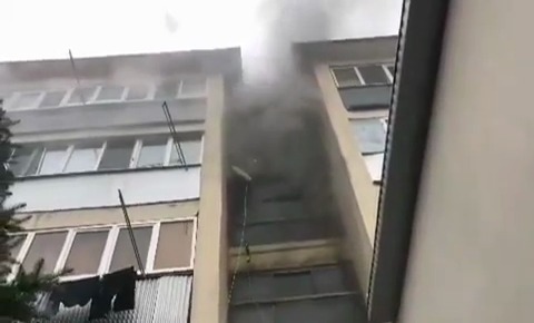 В КБР пожарные спасли людей при возгорании в квартире многоэтажного дома
