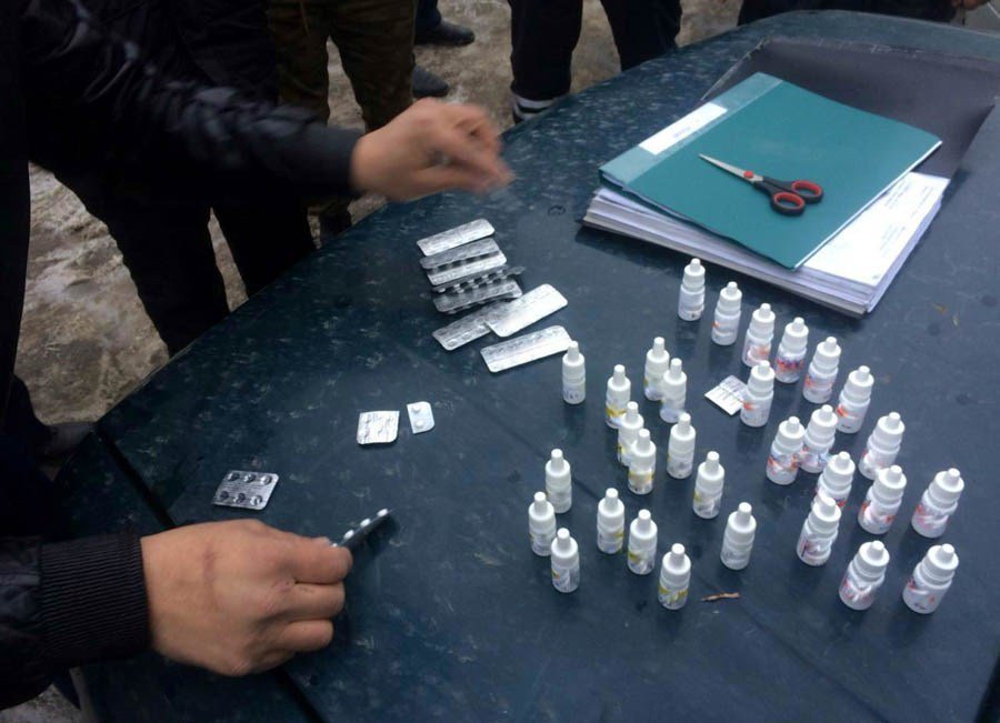 Полицейские задержали подозреваемую в распространении запрещенных препаратов